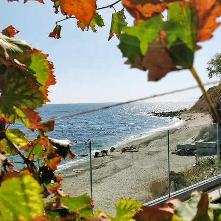 Вилла - Cosiness 4 Meters From The Sea Варна